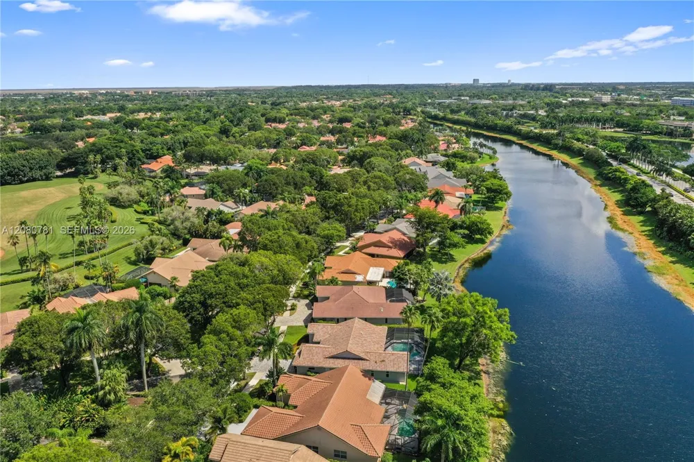1900 Lakeshore Dr Weston, FL 33326