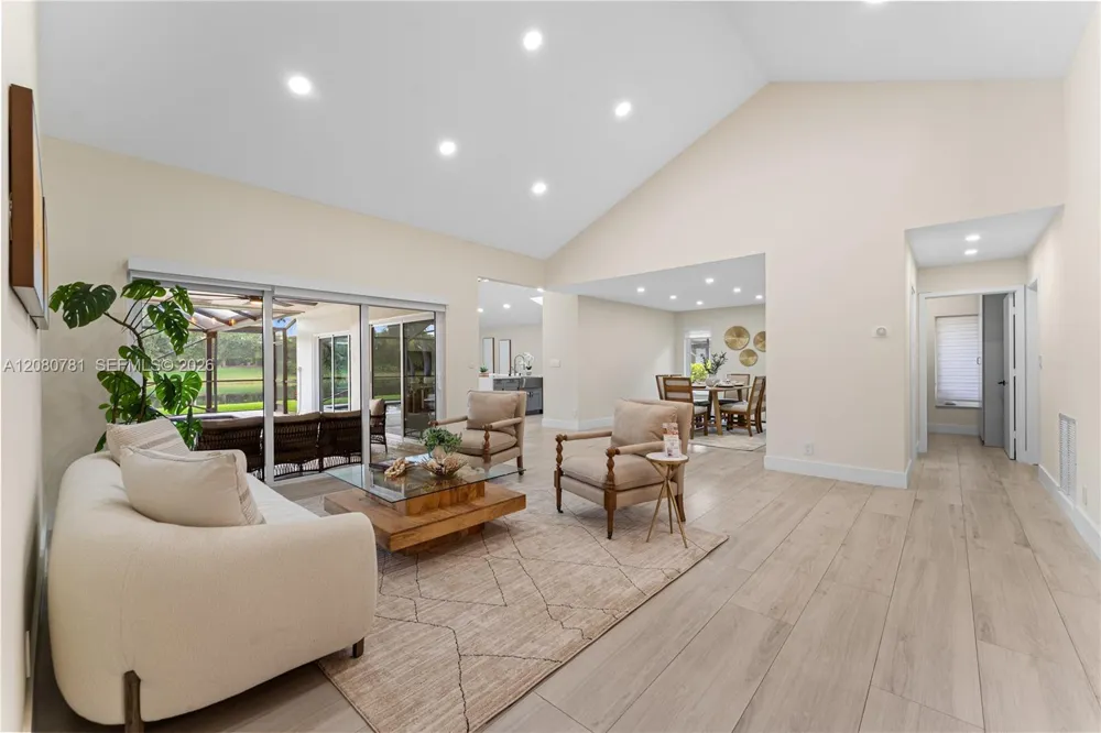 1900 Lakeshore Dr Weston, FL 33326