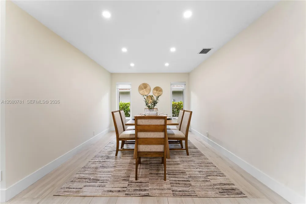 1900 Lakeshore Dr Weston, FL 33326