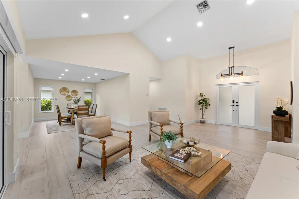 1900 Lakeshore Dr Weston, FL 33326