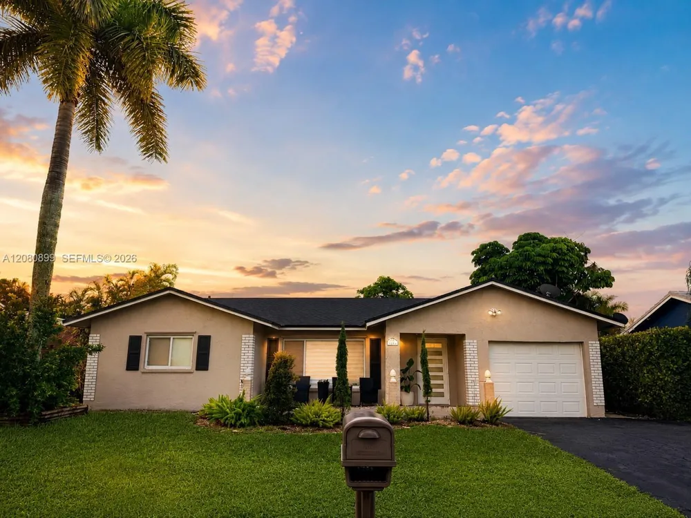 9416 NW 72nd Ct Tamarac, FL 33321
