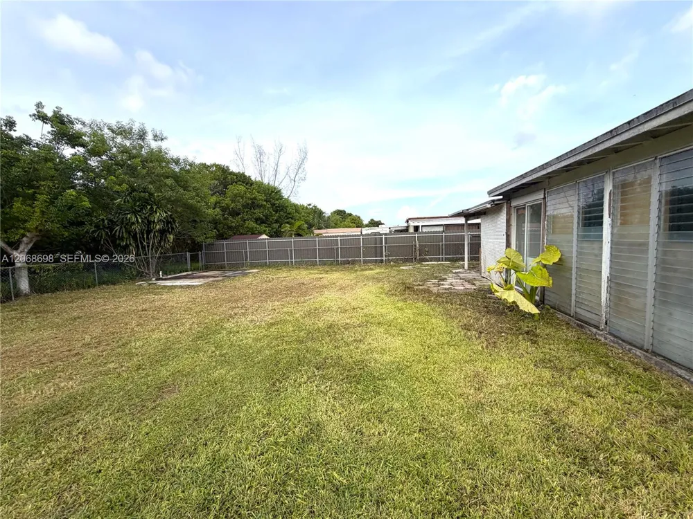 11935 SW 37th St Miami, FL 33175