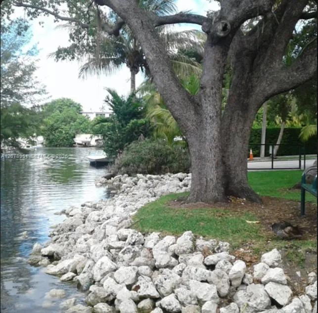 436 NE 77th St Rd #6 Miami, FL 33138