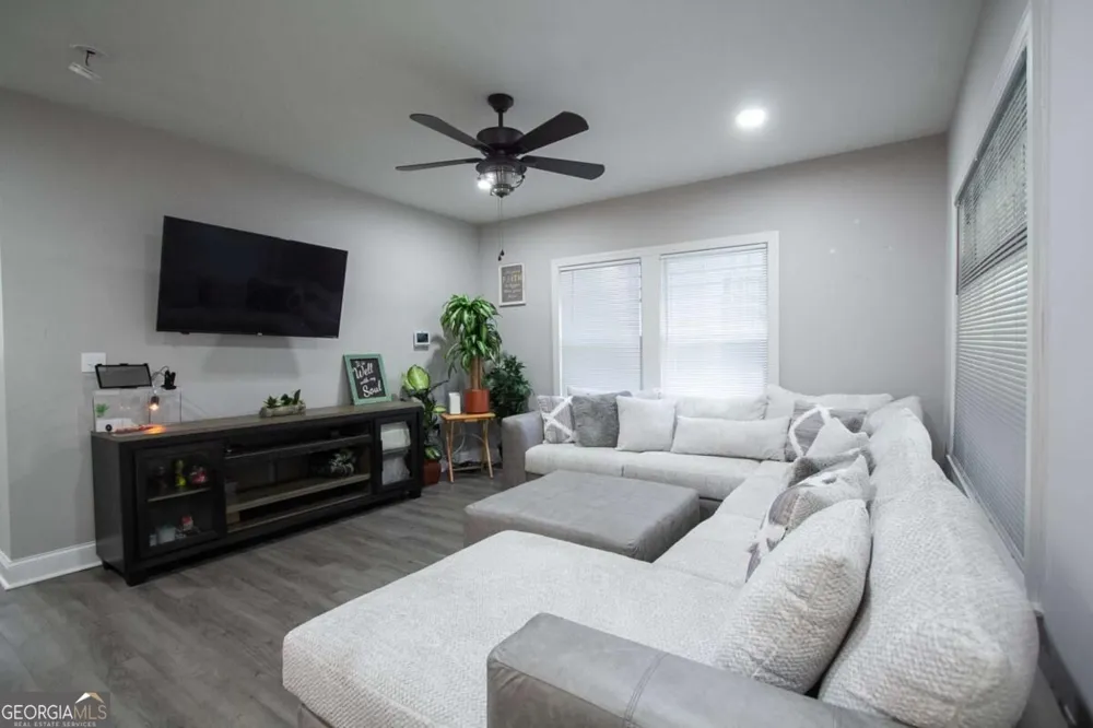 390 Holderness ST SW Atlanta, GA 30310