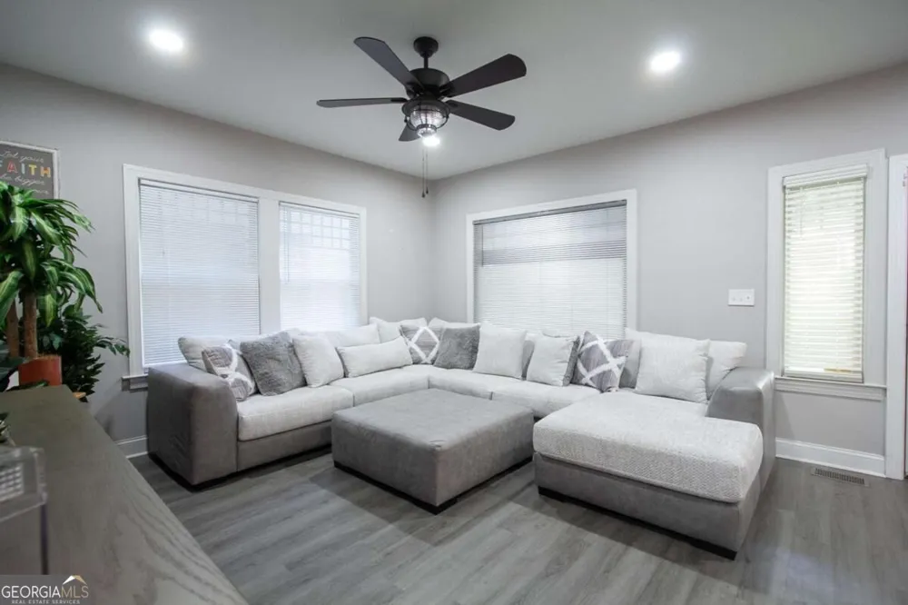 390 Holderness ST SW Atlanta, GA 30310