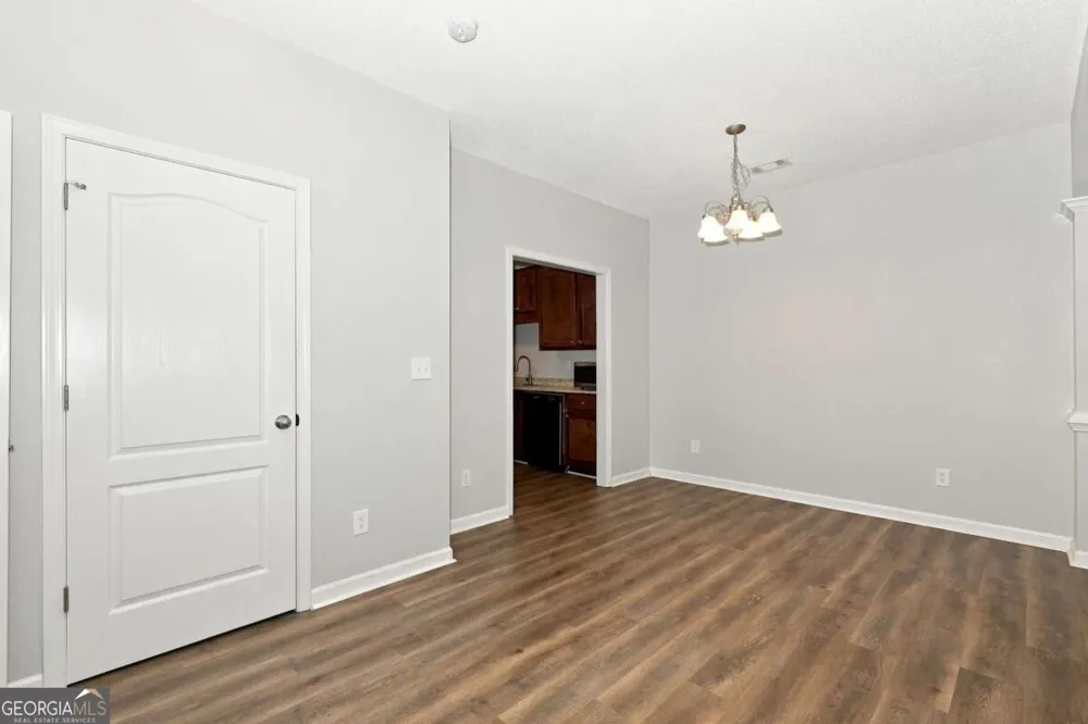 8648 Thomas LN Riverdale, GA 30274
