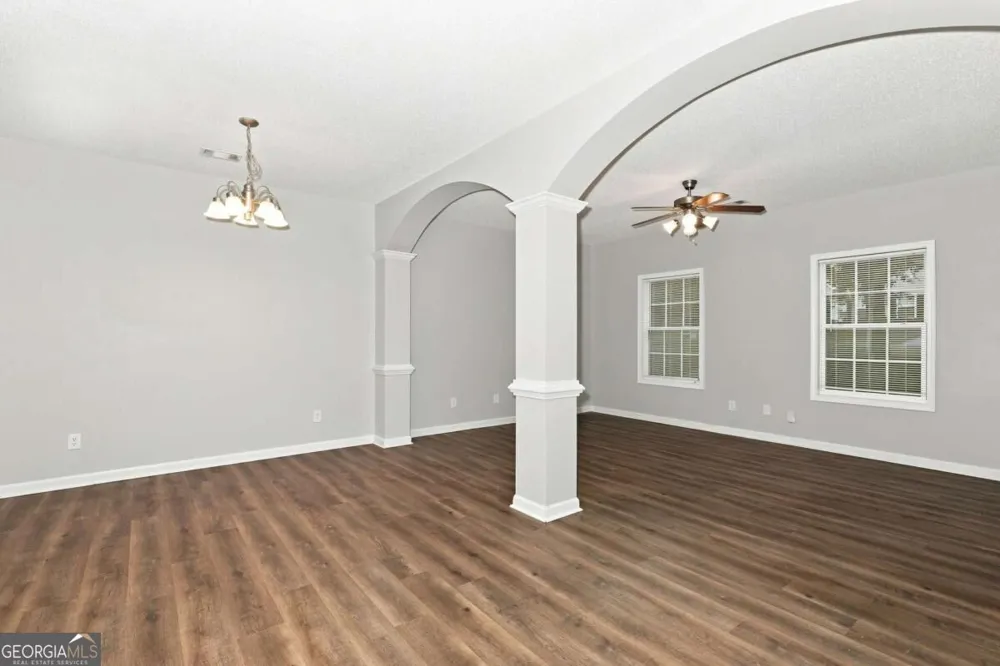 8648 Thomas LN Riverdale, GA 30274
