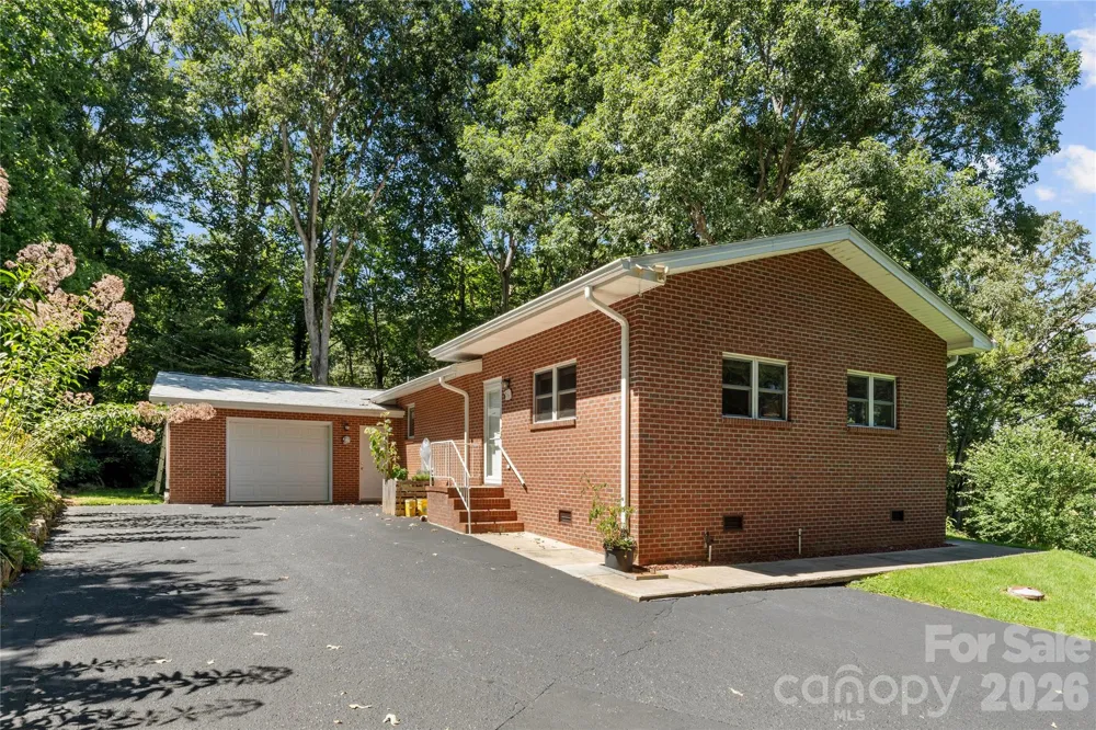 106 Holly Lane Brevard, NC 28712