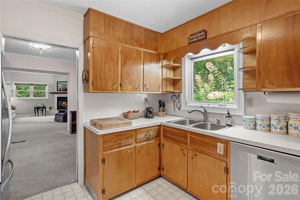 106 Holly Lane Brevard, NC 28712