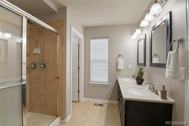 5563 S Elk Court Aurora, CO 80016