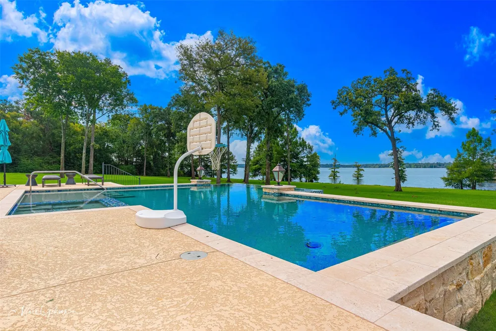 6731 Lakeshore Drive Shreveport, LA 71107