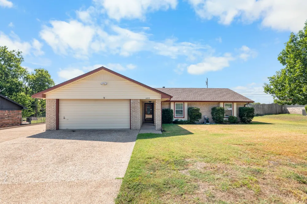 605 Angel Fire Drive Hewitt, TX 76643