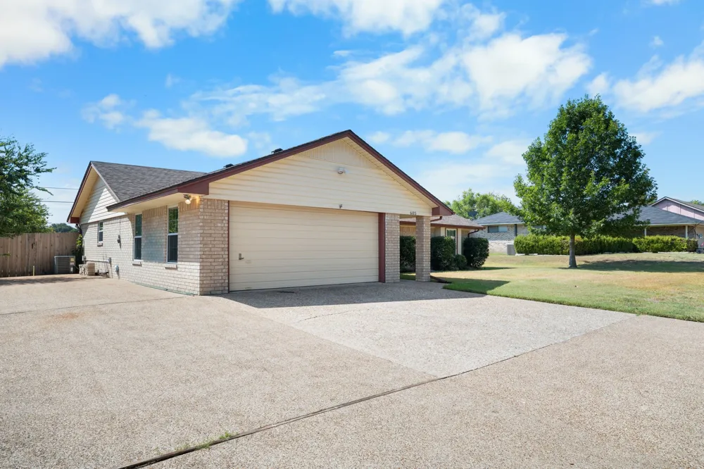 605 Angel Fire Drive Hewitt, TX 76643