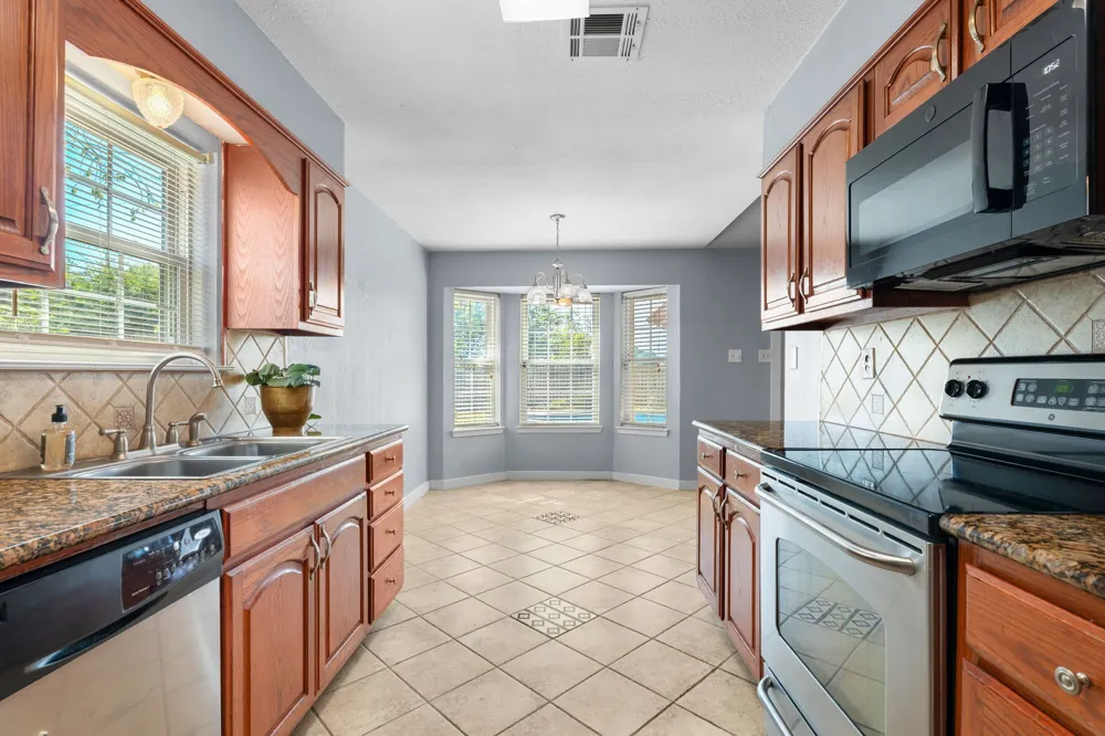 605 Angel Fire Drive Hewitt, TX 76643