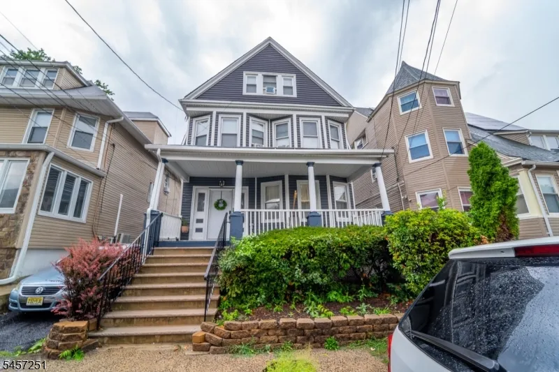 69 Oakland Ter Newark City, NJ 07106