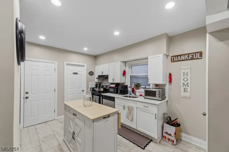 69 Oakland Ter Newark City, NJ 07106