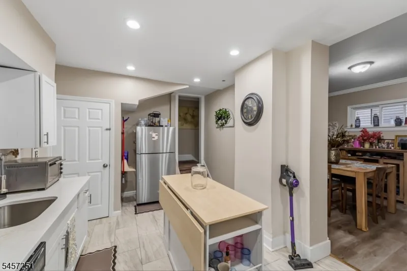 69 Oakland Ter Newark City, NJ 07106