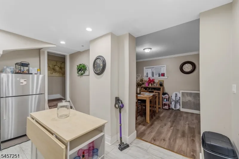 69 Oakland Ter Newark City, NJ 07106