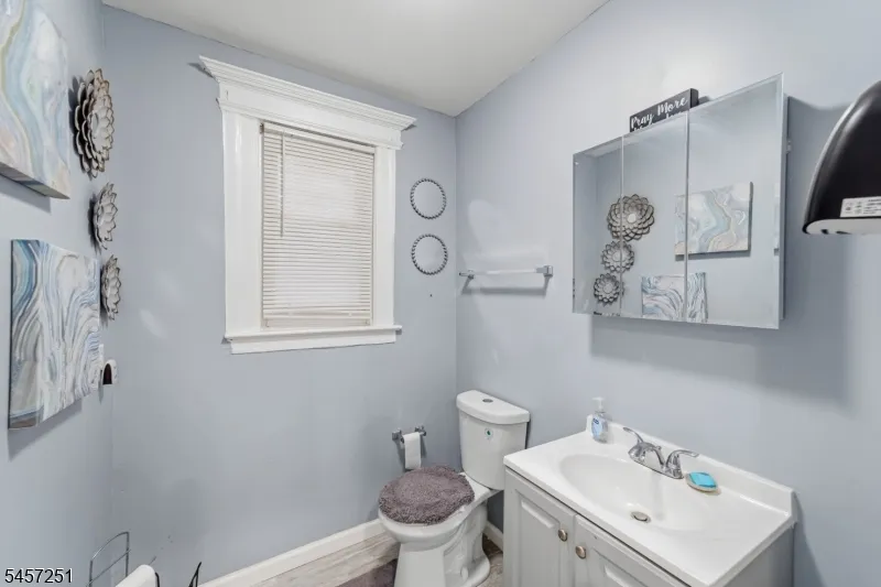 69 Oakland Ter Newark City, NJ 07106