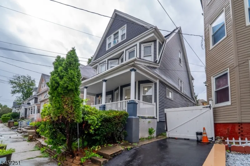 69 Oakland Ter Newark City, NJ 07106