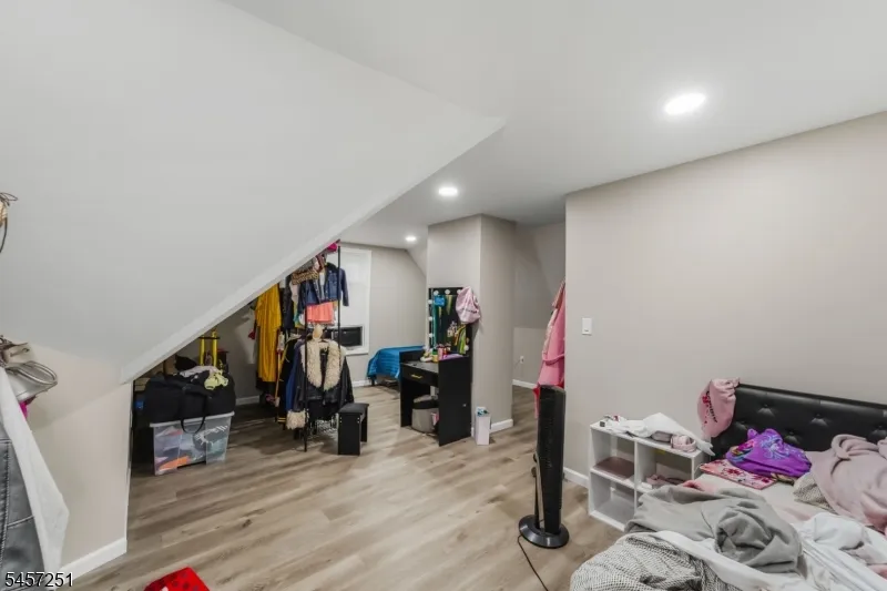 69 Oakland Ter Newark City, NJ 07106