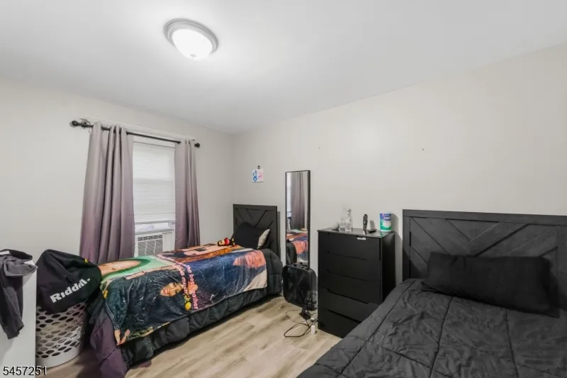69 Oakland Ter Newark City, NJ 07106