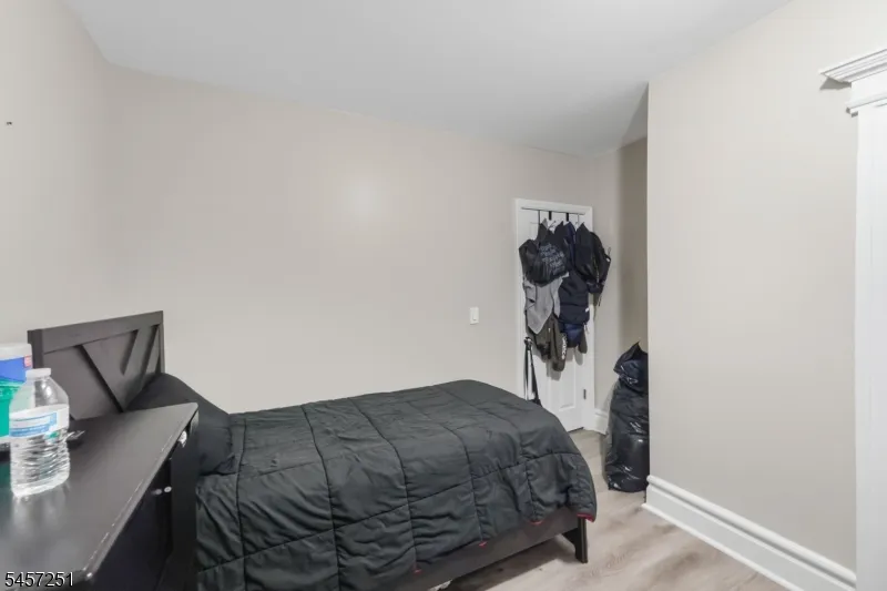 69 Oakland Ter Newark City, NJ 07106