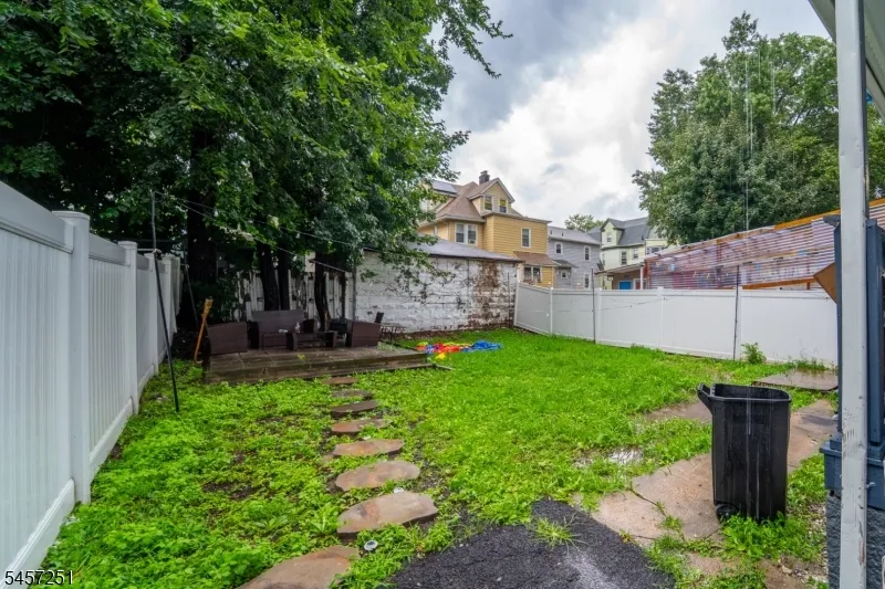 69 Oakland Ter Newark City, NJ 07106