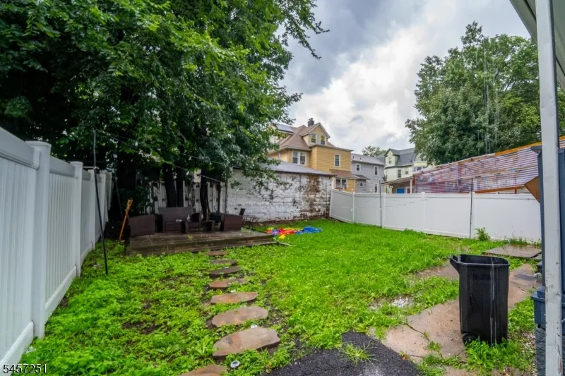 69 Oakland Ter Newark City, NJ 07106