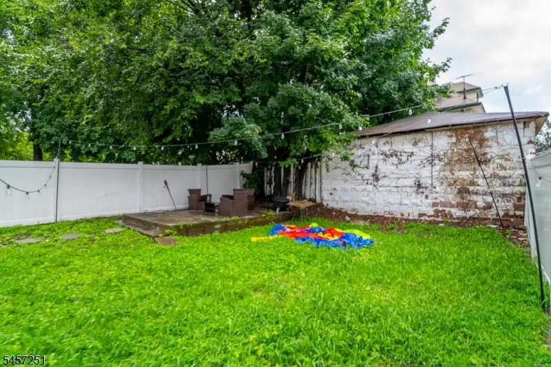 69 Oakland Ter Newark City, NJ 07106