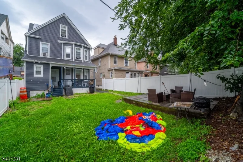 69 Oakland Ter Newark City, NJ 07106