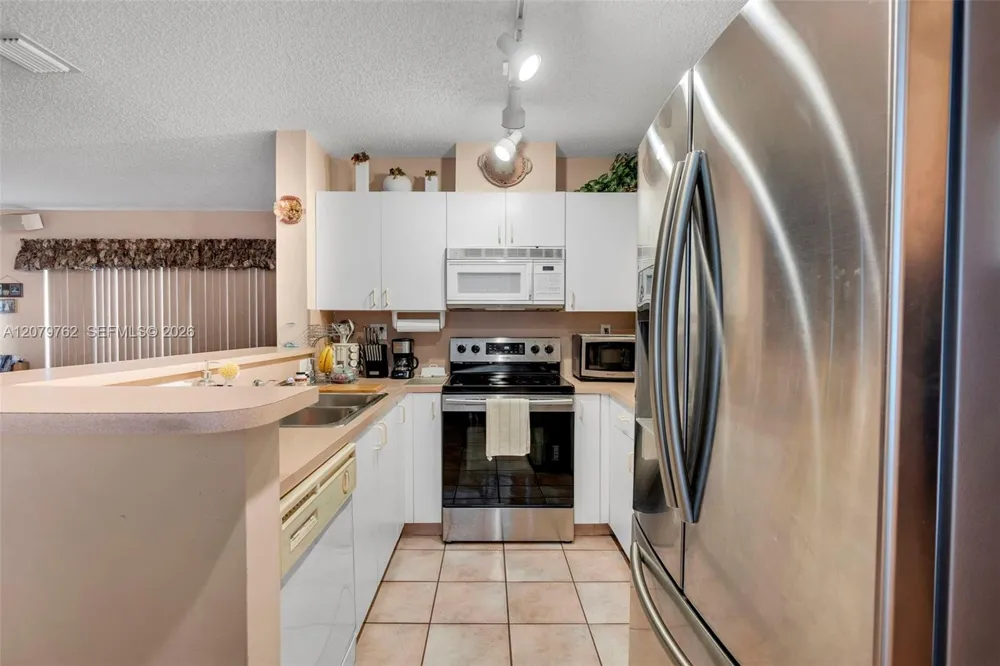 8554 SW 163rd Pl Miami, FL 33193