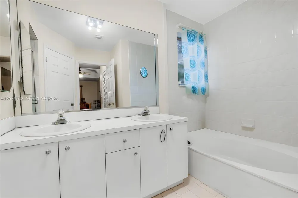 8554 SW 163rd Pl Miami, FL 33193