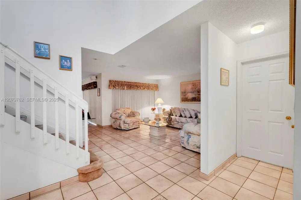 8554 SW 163rd Pl Miami, FL 33193