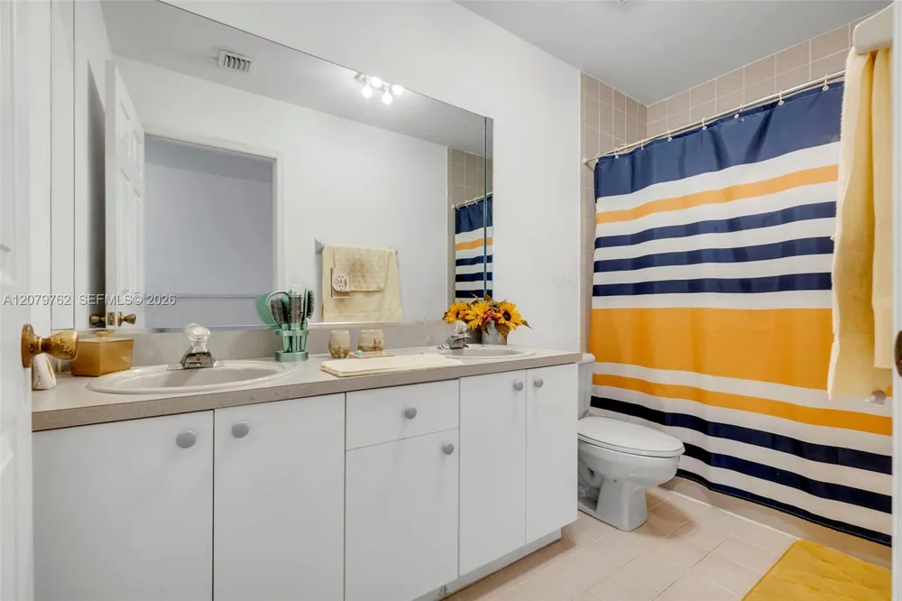 8554 SW 163rd Pl Miami, FL 33193