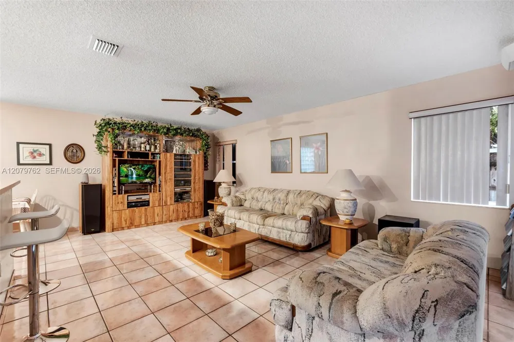 8554 SW 163rd Pl Miami, FL 33193