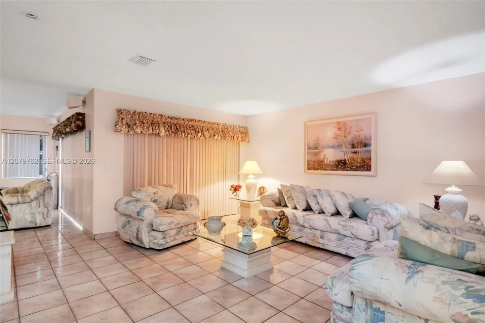 8554 SW 163rd Pl Miami, FL 33193