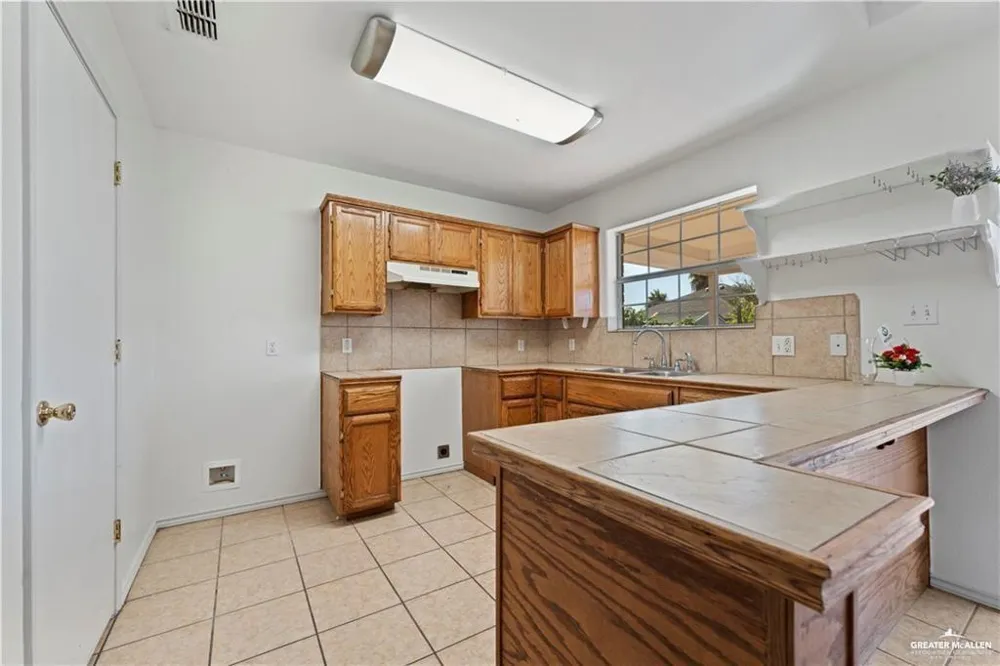 8512 S Morelos Pharr, TX 78577