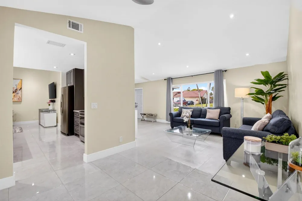 990 Hickory Trail Wellington, FL 33414