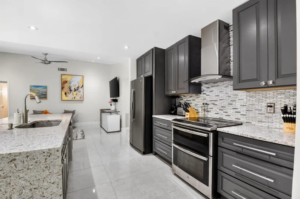 990 Hickory Trail Wellington, FL 33414