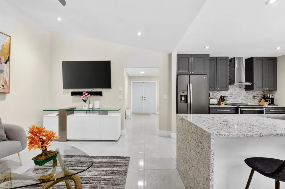 990 Hickory Trail Wellington, FL 33414