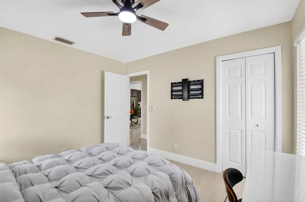 990 Hickory Trail Wellington, FL 33414
