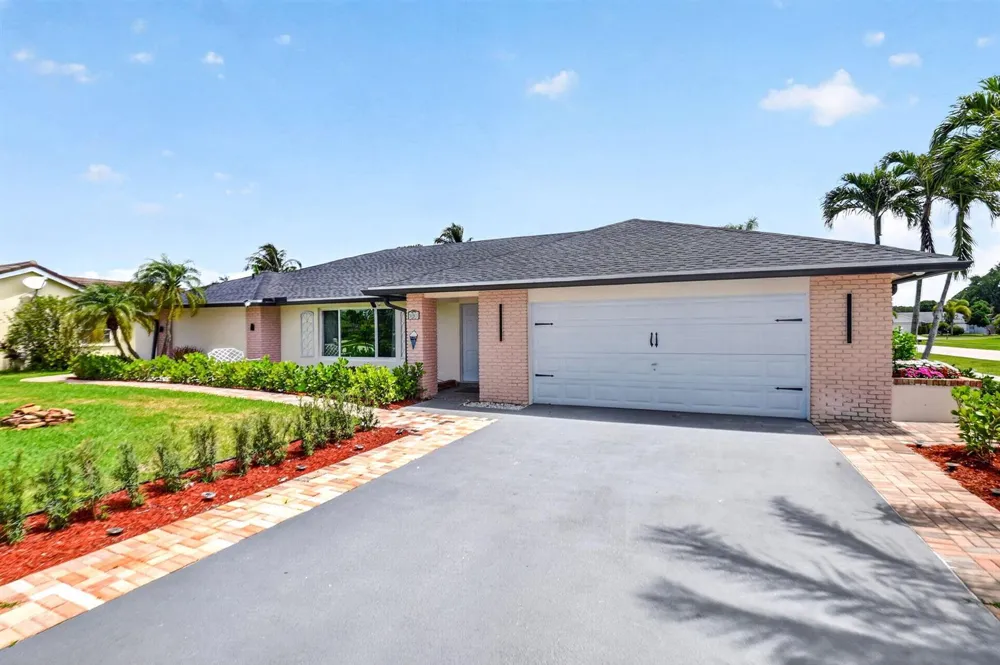 990 Hickory Trail Wellington, FL 33414
