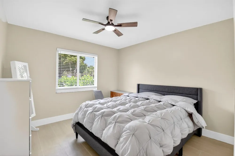 990 Hickory Trail Wellington, FL 33414