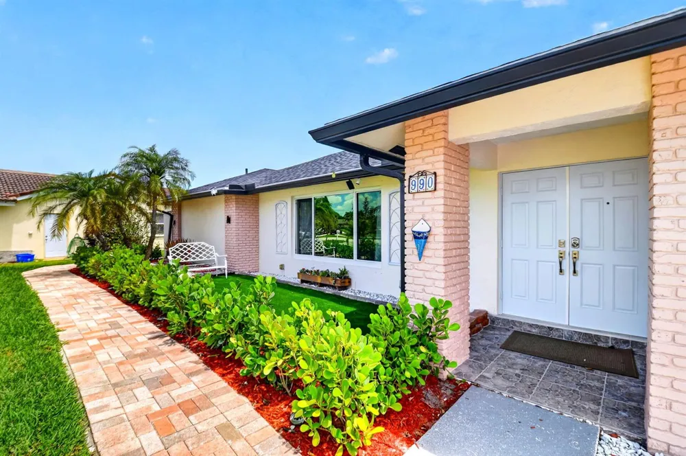 990 Hickory Trail Wellington, FL 33414
