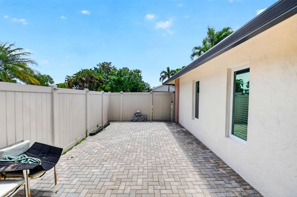990 Hickory Trail Wellington, FL 33414