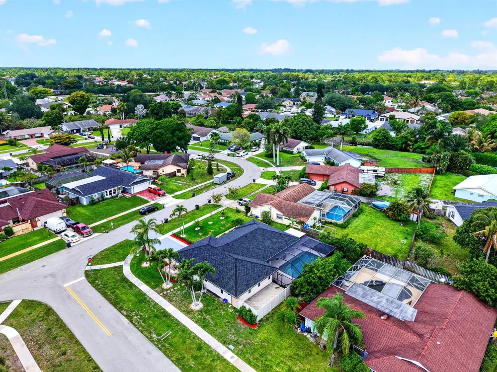 990 Hickory Trail Wellington, FL 33414