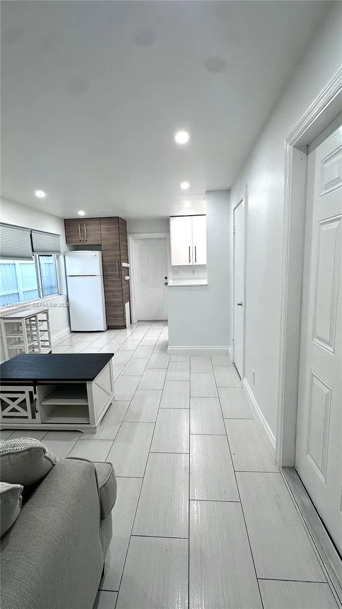 2415 Thomas st #B Hollywood, FL 33020