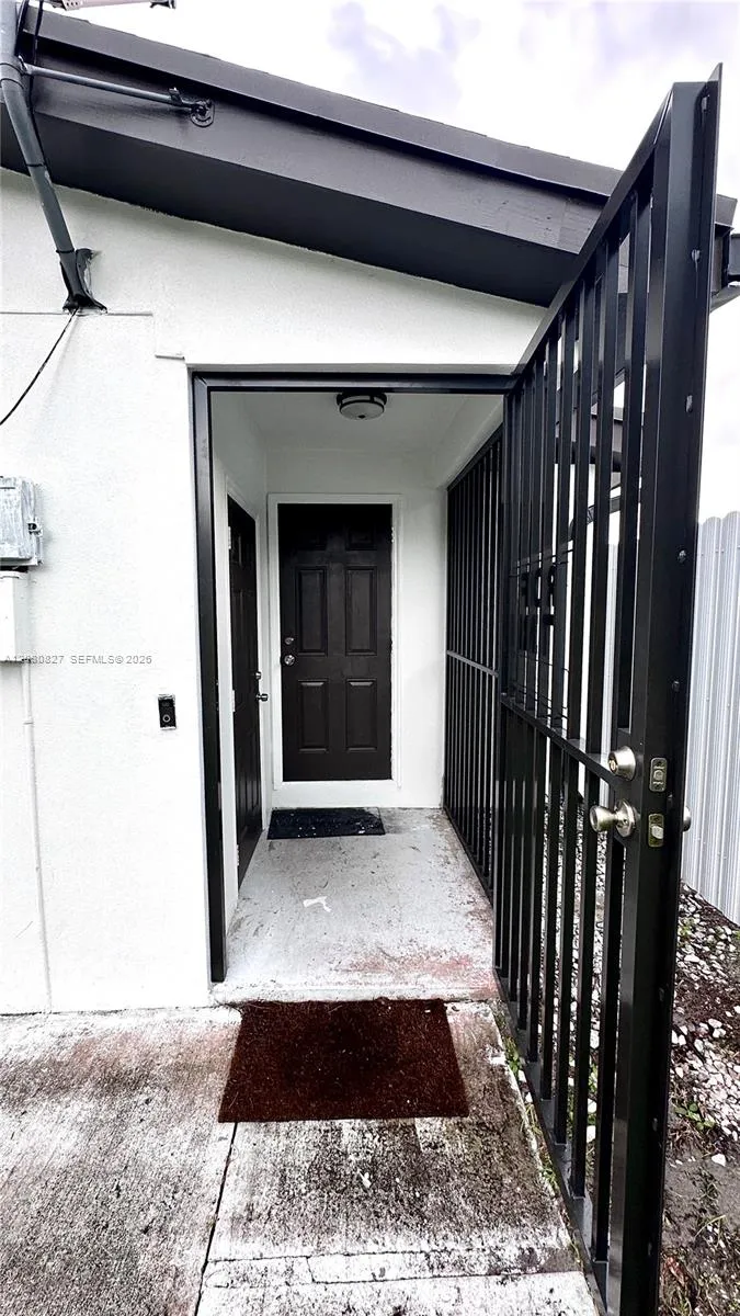 2415 Thomas st #B Hollywood, FL 33020
