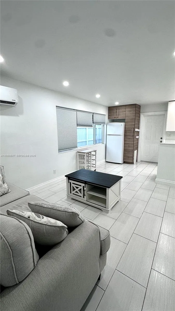 2415 Thomas st #B Hollywood, FL 33020
